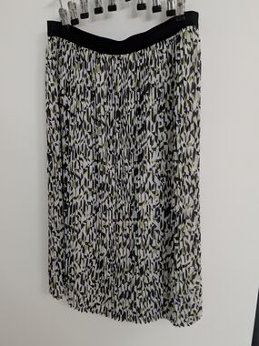 Reitmans Black, White & Olive Pleated Midi Skirt